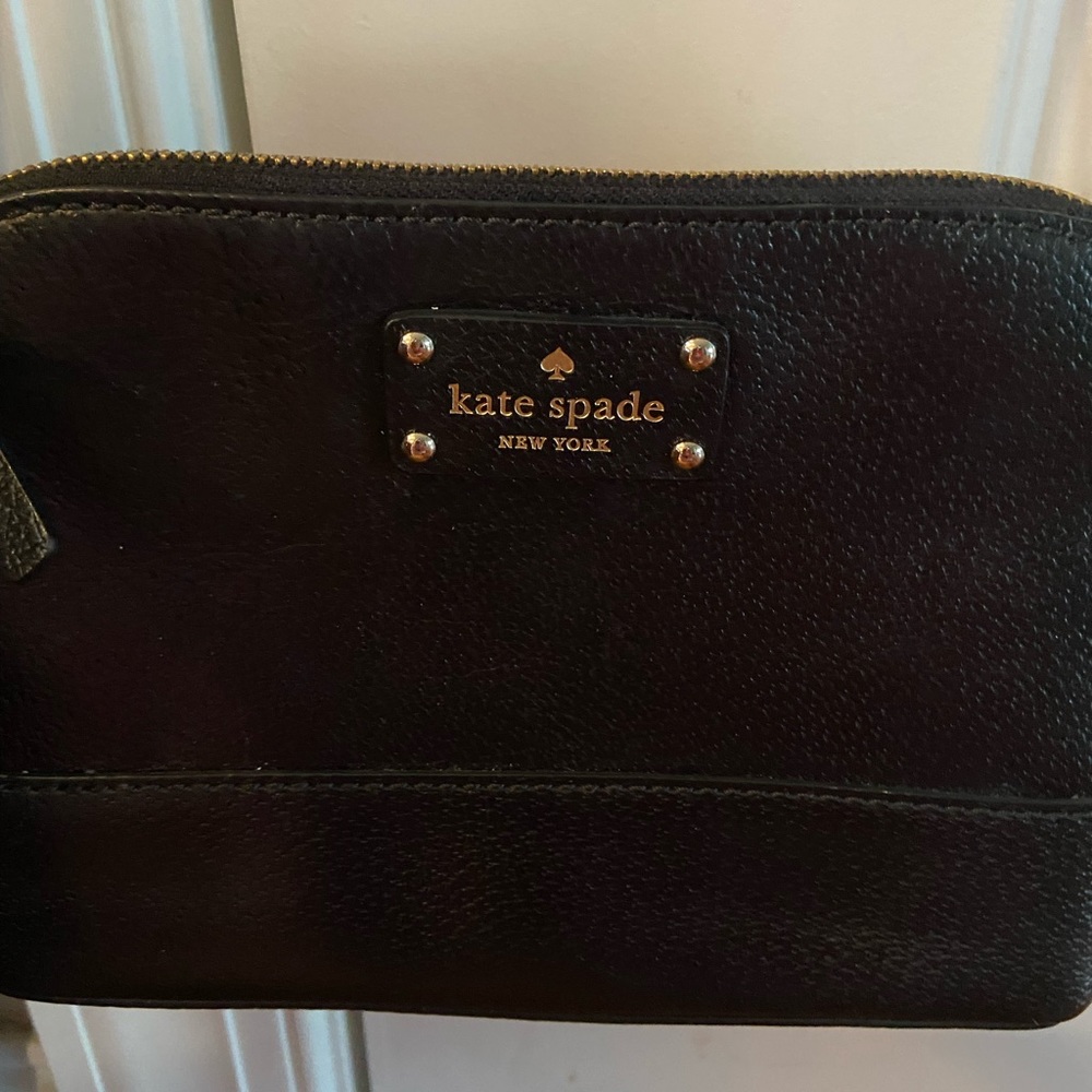 Beautiful leather crossbody Kate Spade purse. Excellent condition.